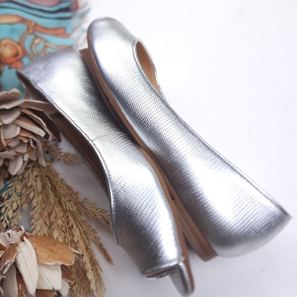 Talbots Silver Peep Toe Flats Sz 6.5m - Picture 10 of 11